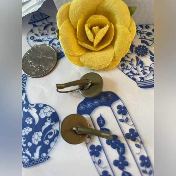 Adorable Rose Earrings π©· - Picture 2 of 3